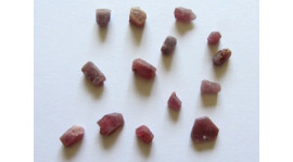 Rubí (mineral en bruto 0.5 - 1 cm)